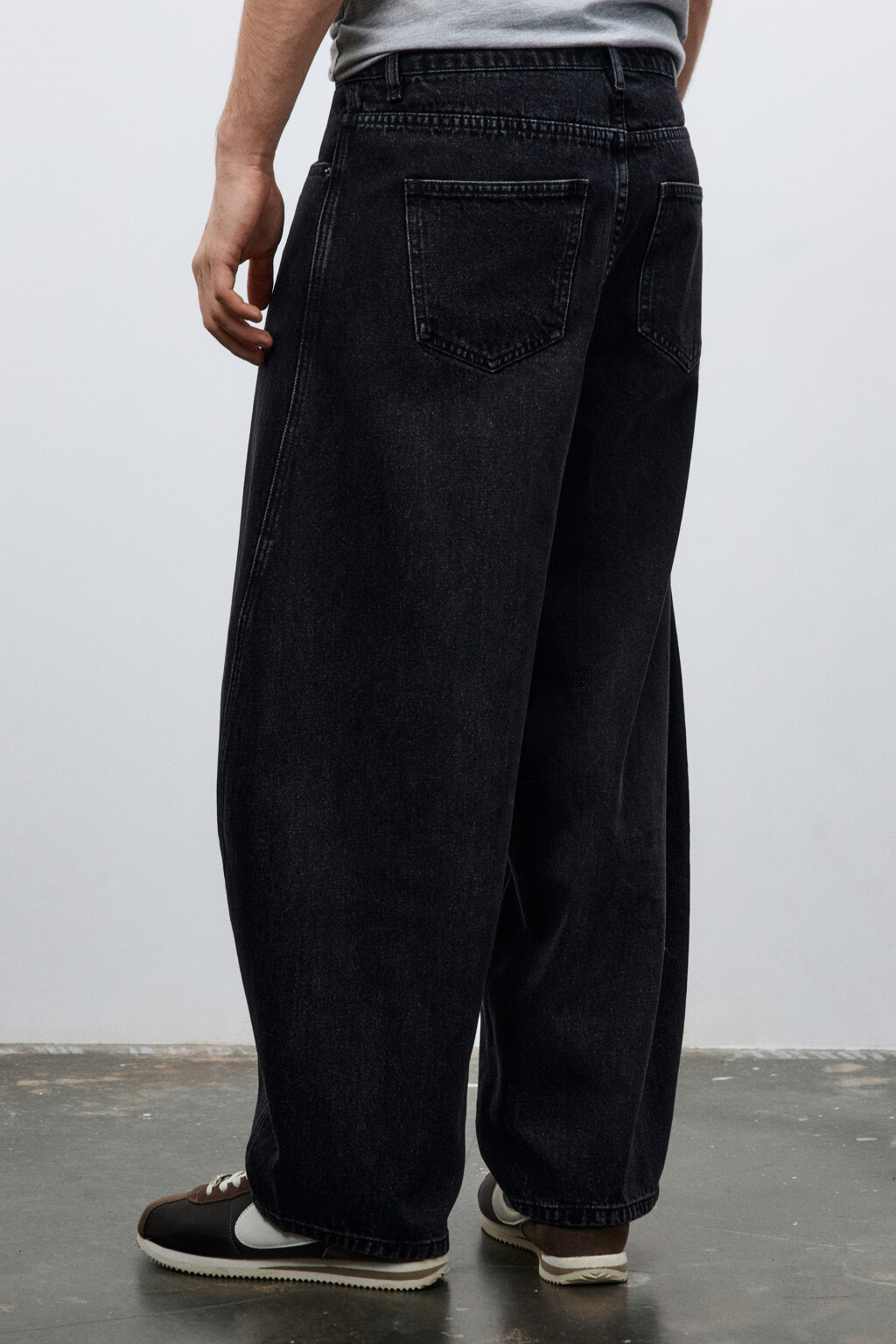 Джинсы barrel fit со средней посадкой - цвет черный - 4