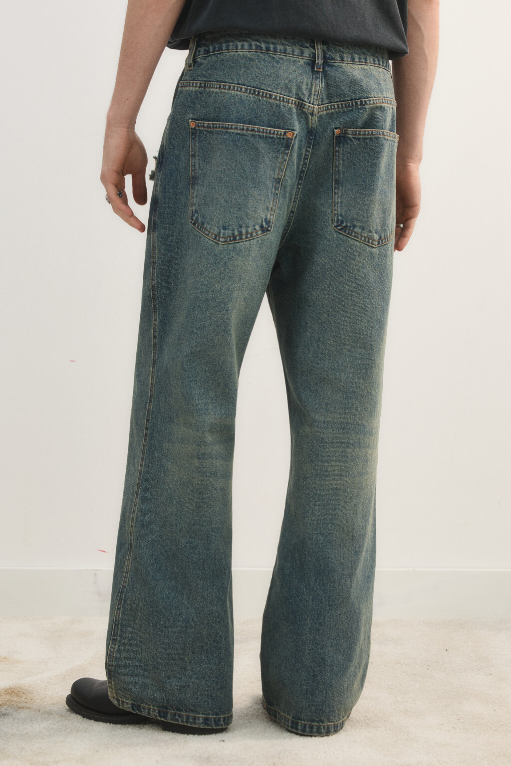 Джинсы flare fit рваные - цвет голубой - 4