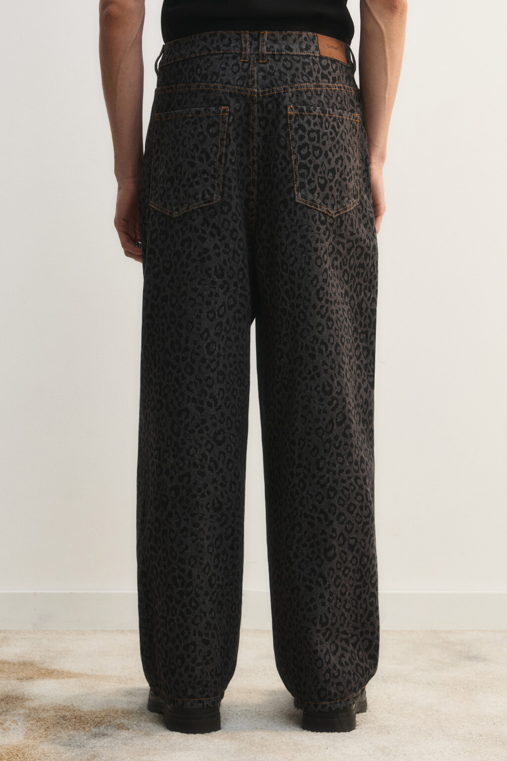 Джинсы wide с леопардовым принтом - цвет серый - 5