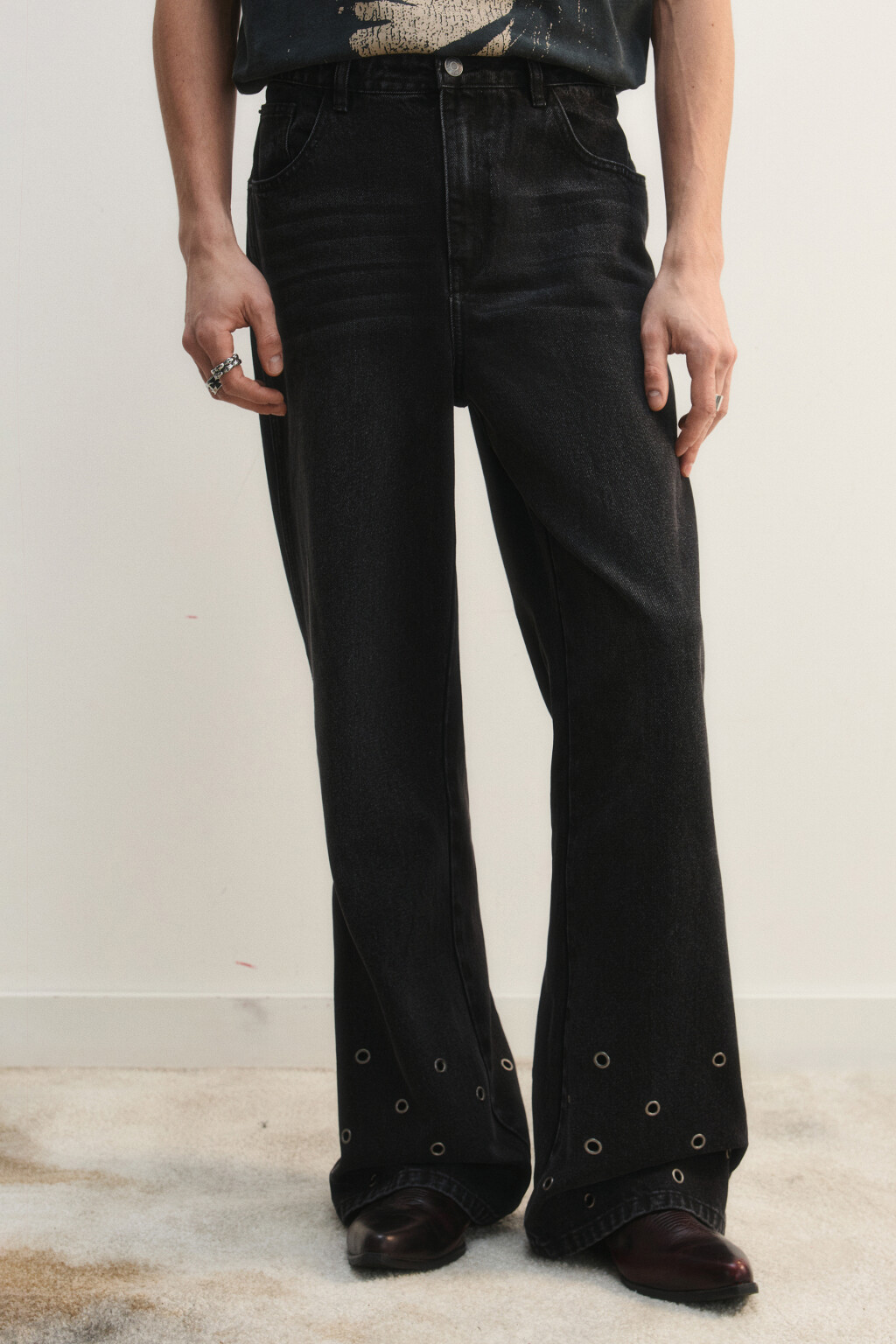 Джинсы клеш с люверсами - цвет серый - 3