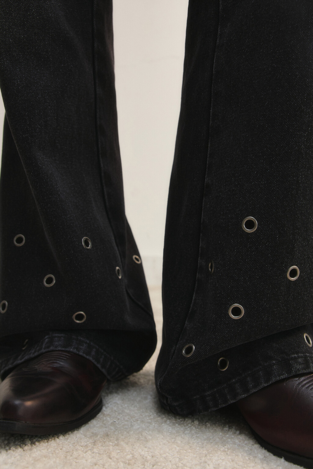 Джинсы клеш с люверсами - цвет серый - 7