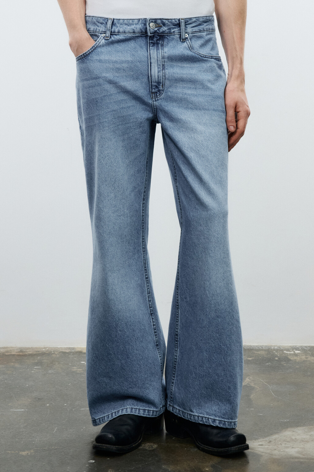 Джинсы клеш со средней посадкой - цвет голубой - 2