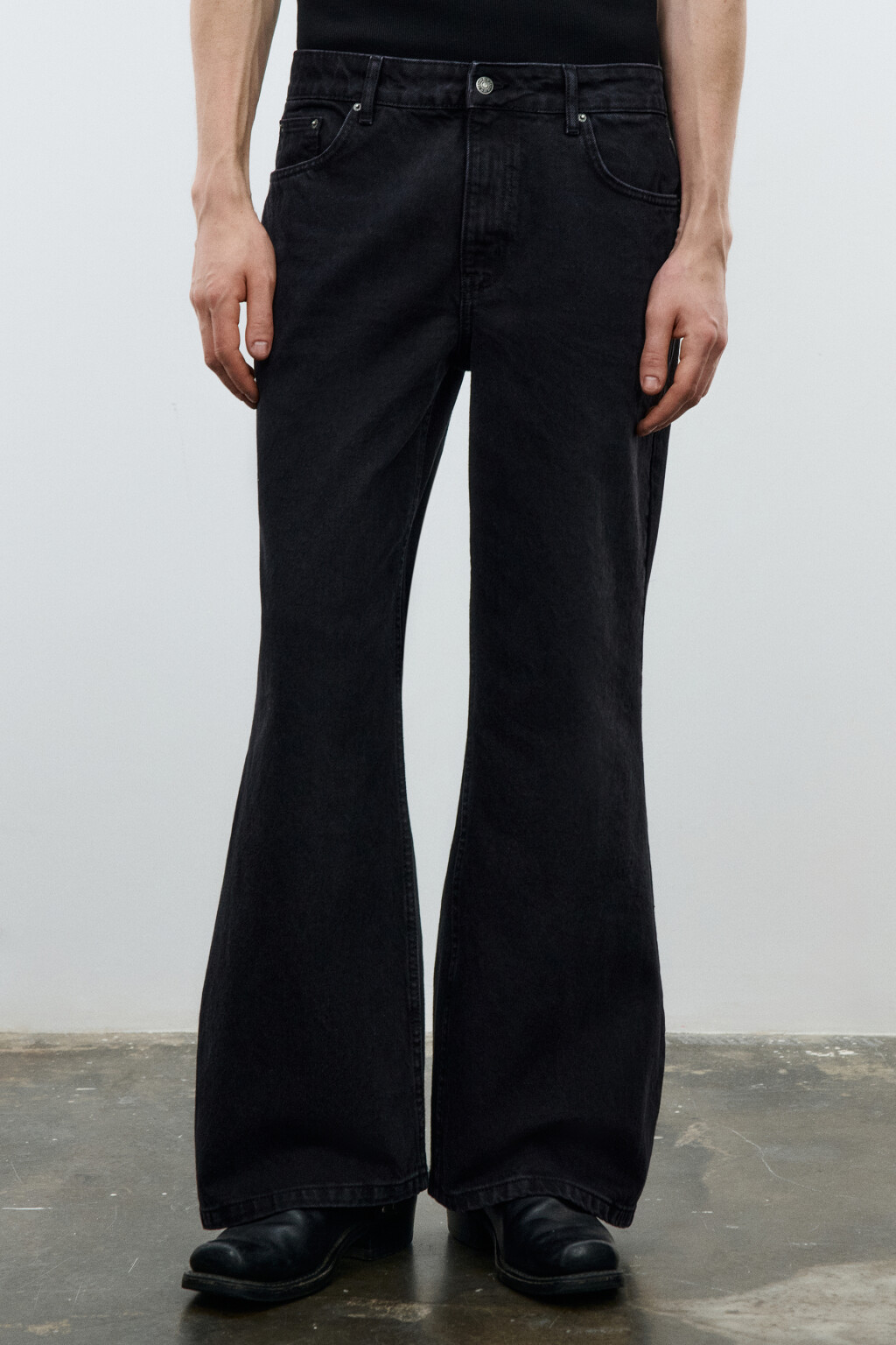 Джинсы клеш со средней посадкой - цвет черный - 2