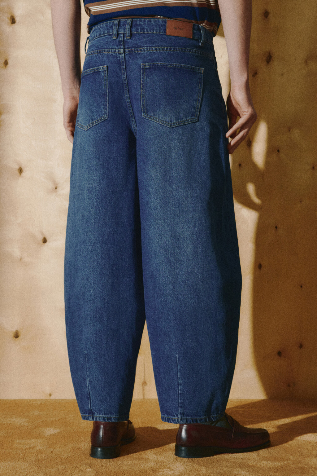 Джинсы barrel fit со средней посадкой - цвет голубой - 4