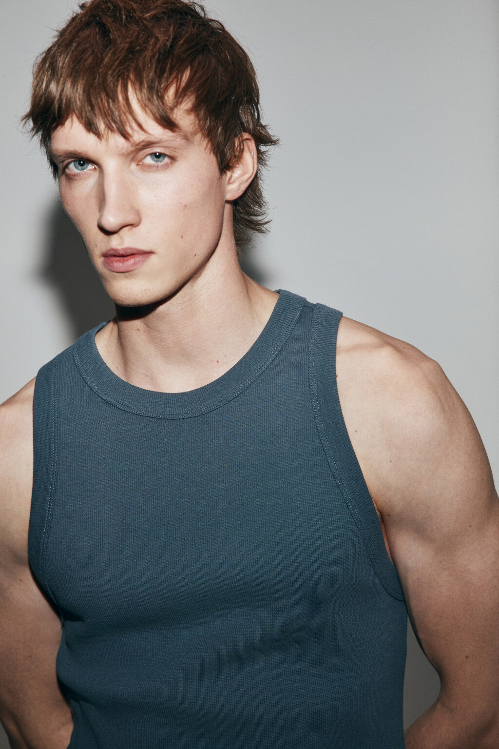 Майка с окантовкой в рубчик - цвет серый - 6