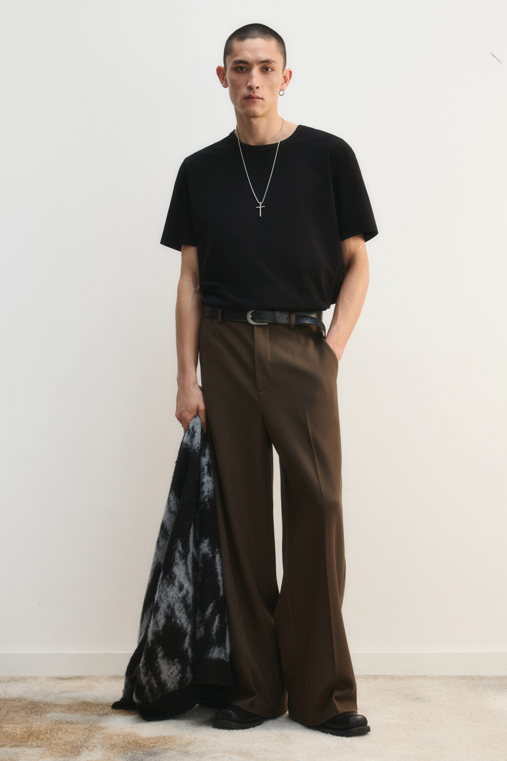 Футболка базовая - цвет черный - 5