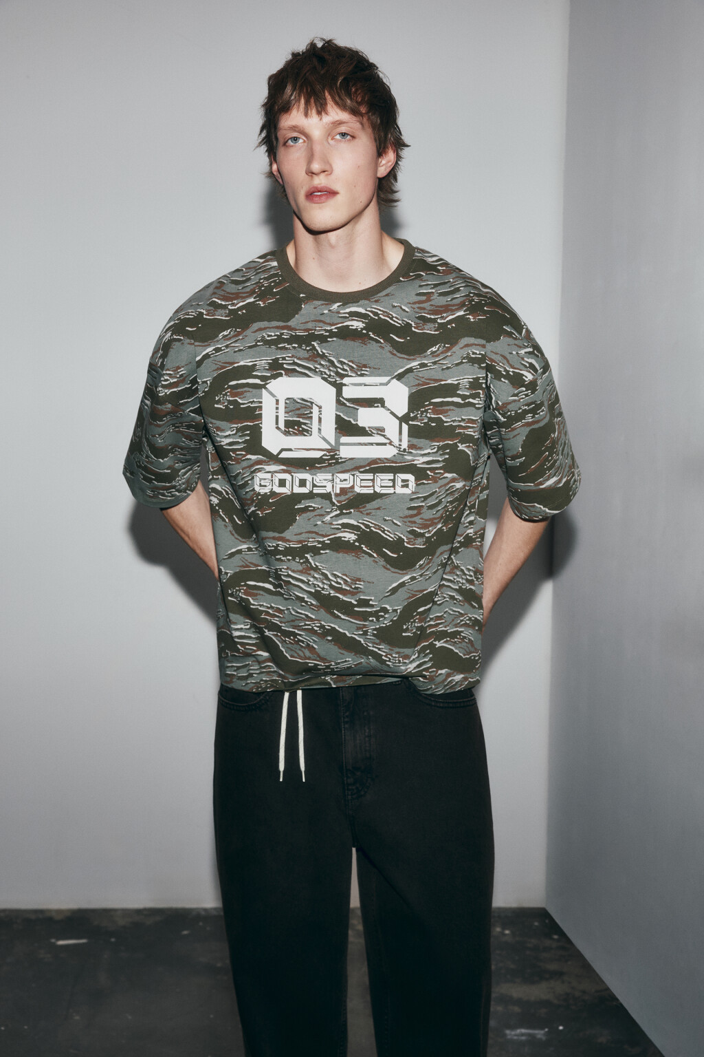 Футболка хлопковая с вареным эффектом - цвет армейский - 2