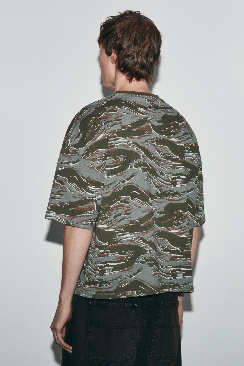 Футболка хлопковая с вареным эффектом - цвет армейский - 4