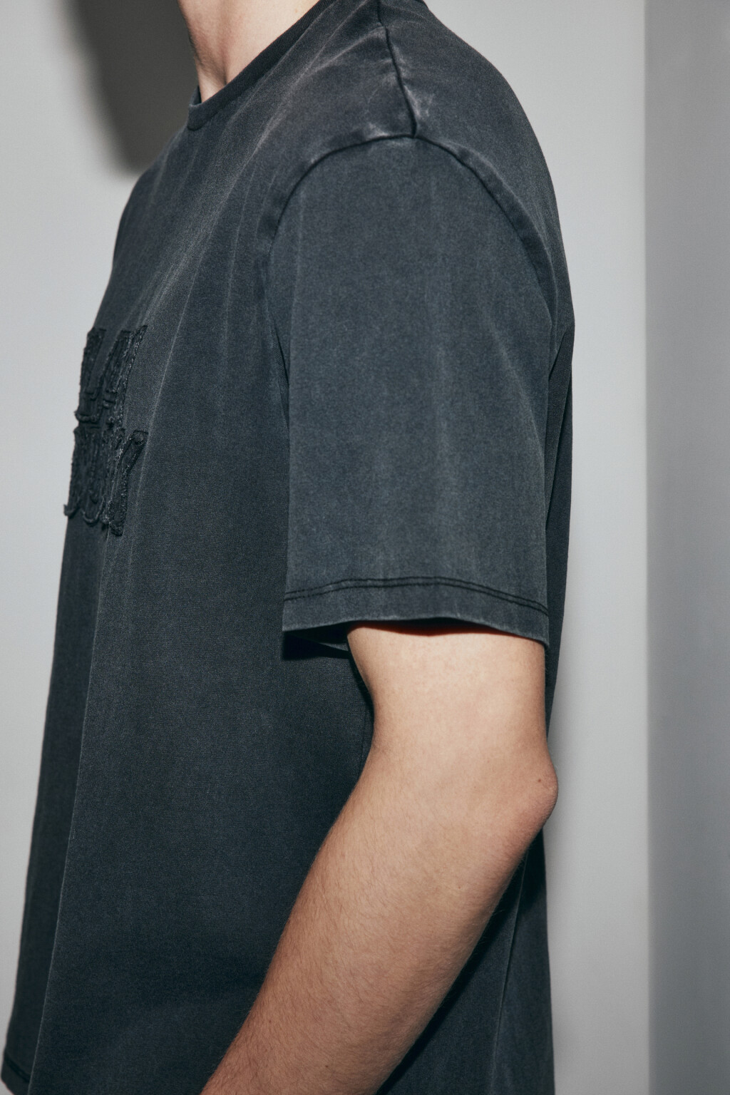 Футболка хлопковая с вареным эффектом - цвет черный - 7