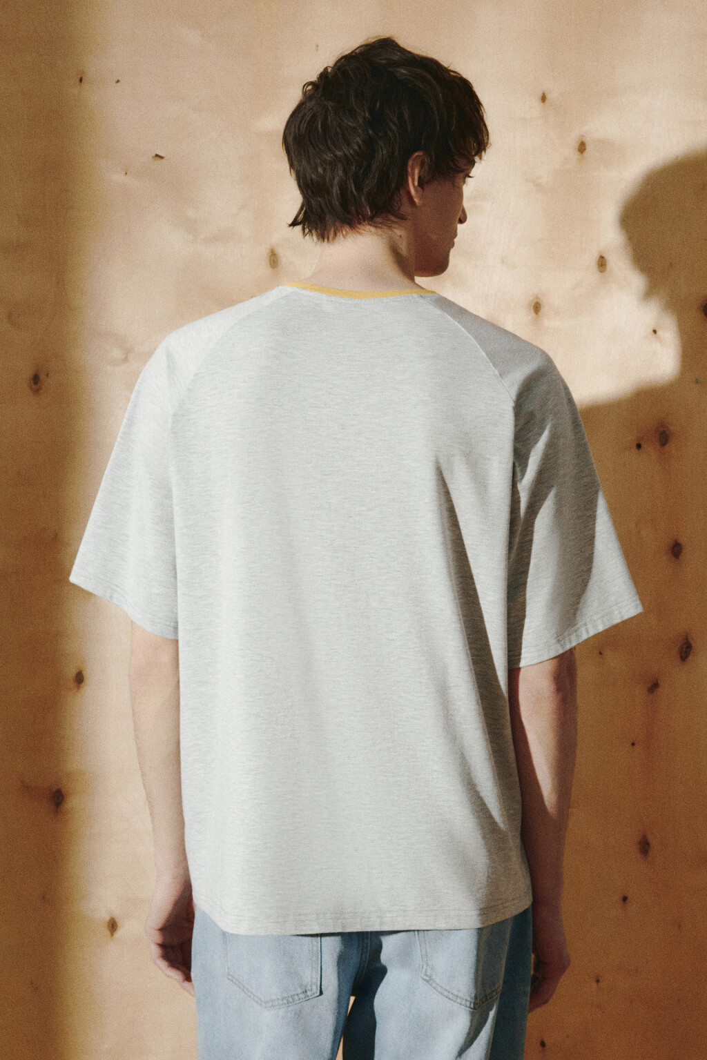 Футболка с принтом и контрастным воротником - цвет серый - 3