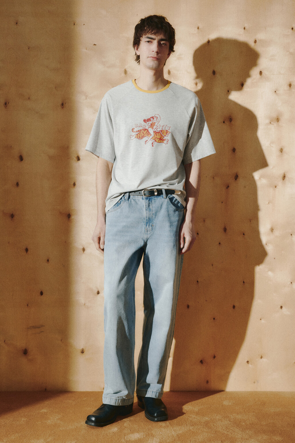 Футболка с принтом и контрастным воротником - цвет серый - 4