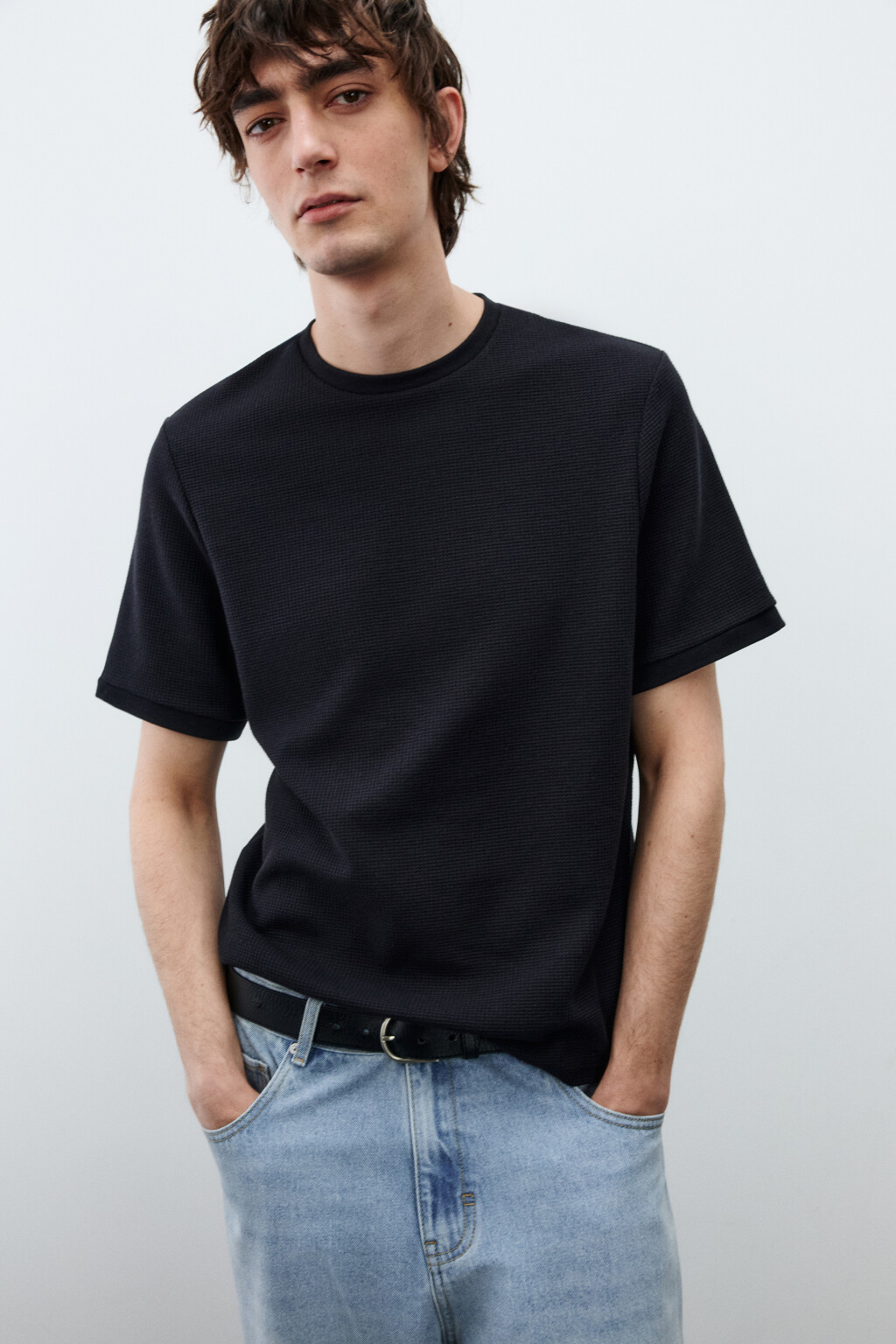 Футболка прямая с вафельной фактурой - цвет черный - 2