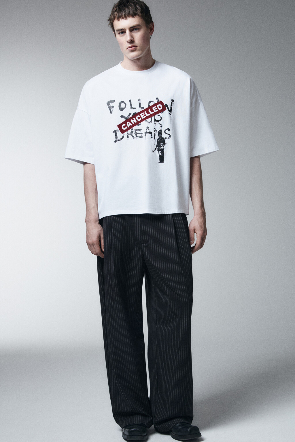 Футболка хлопковая оверсайз с принтом - цвет белый - 2