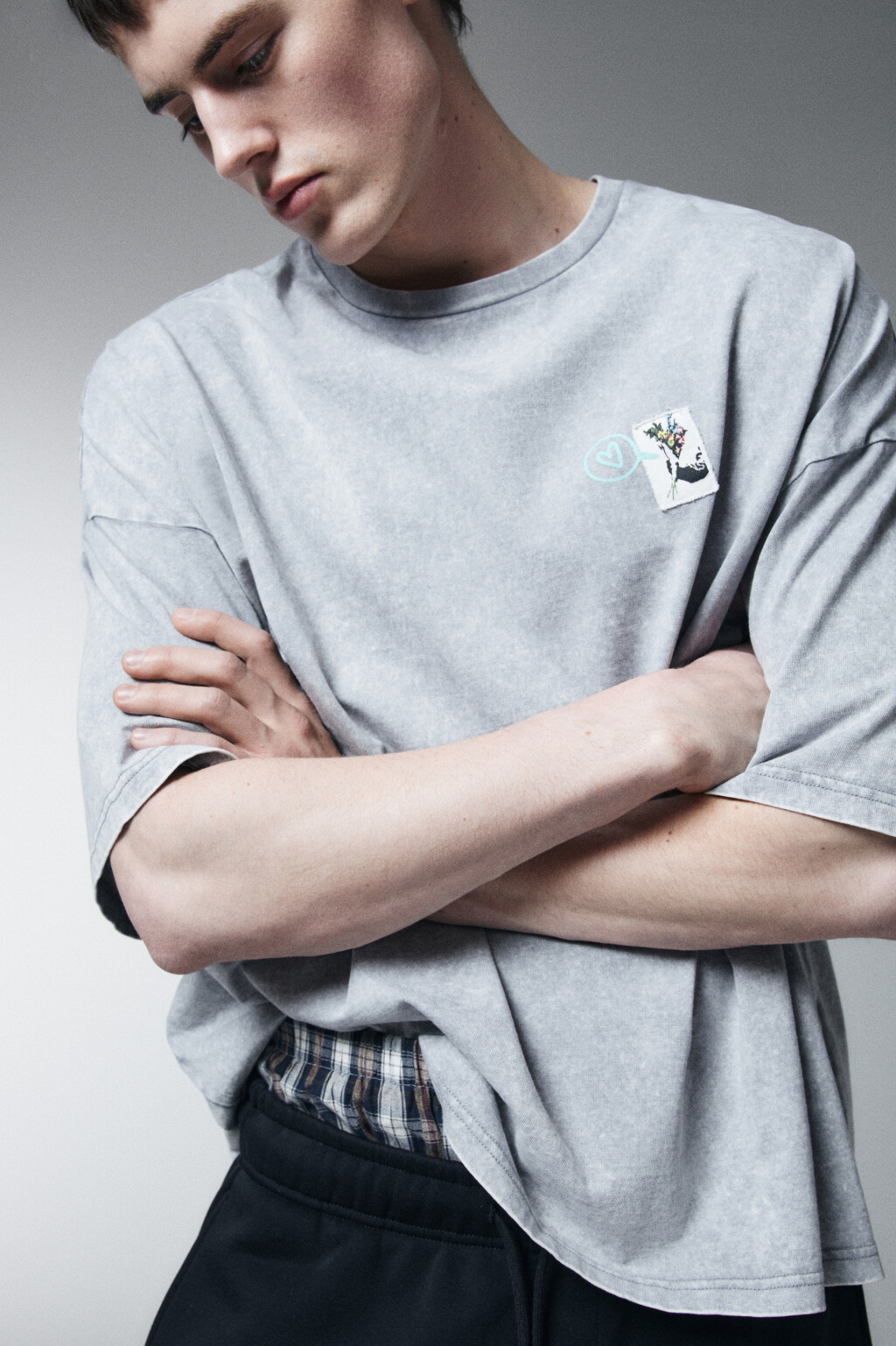 Футболка хлопковая оверсайз с принтом - цвет серый - 2