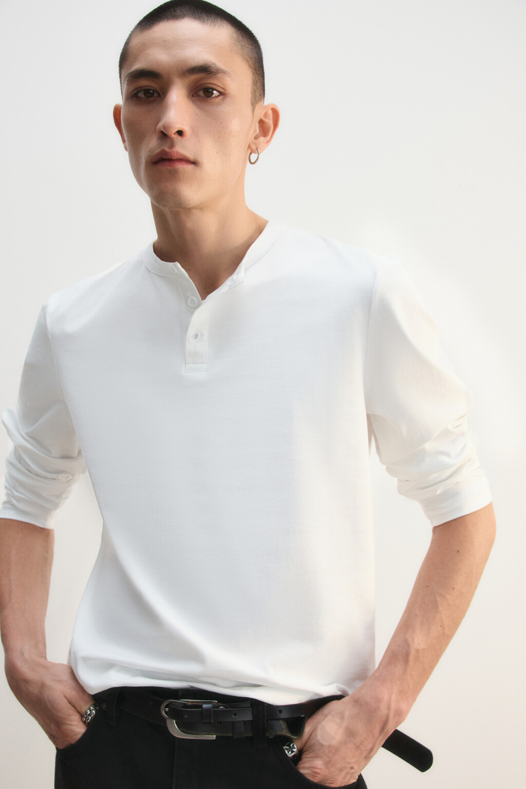 Лонгслив хенли приталенный - цвет белый - 2