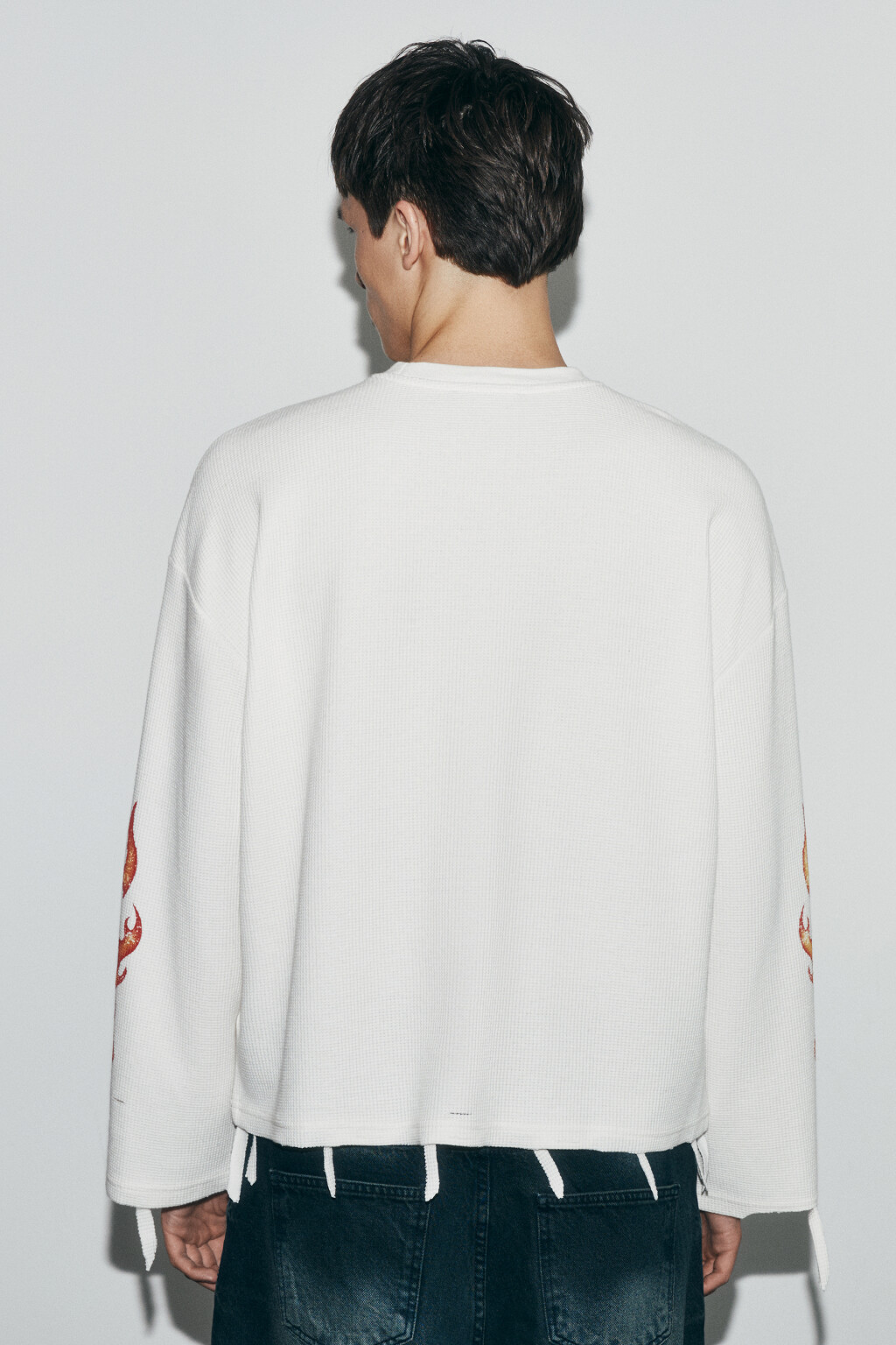 Лонгслив свободный с рваными краями и логотипами - цвет белый - 3