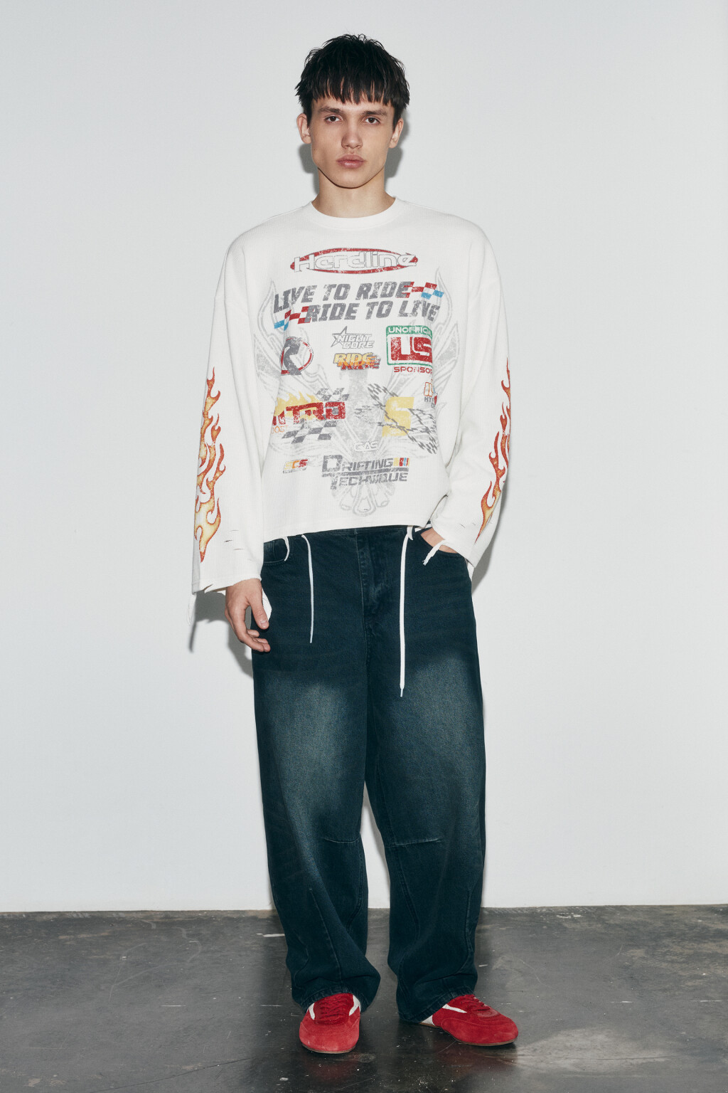 Лонгслив свободный с рваными краями и логотипами - цвет белый - 4