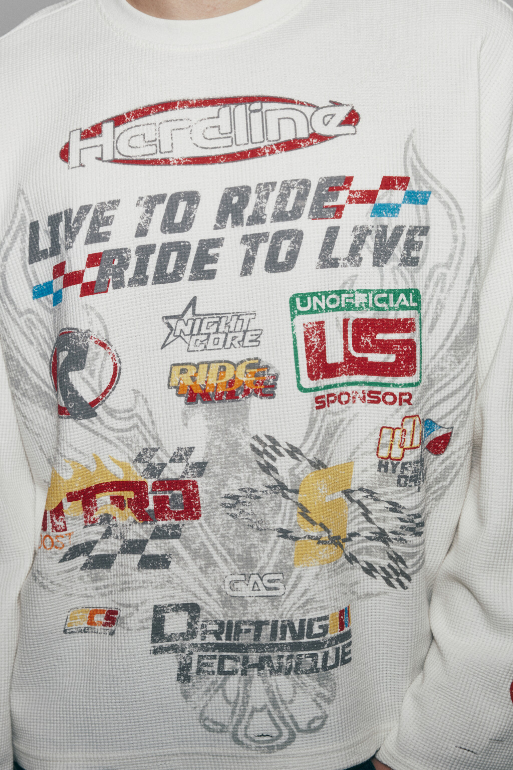 Лонгслив свободный с рваными краями и логотипами - цвет белый - 5