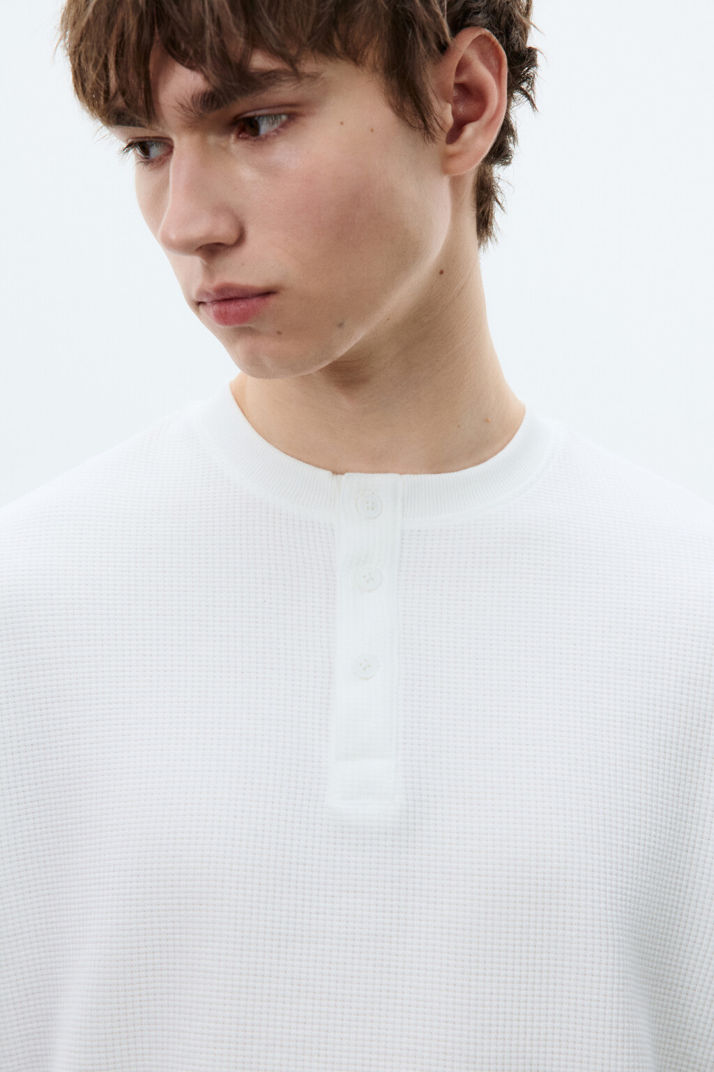 Лонгслив хенли трикотажный на пуговицах - цвет белый - 5