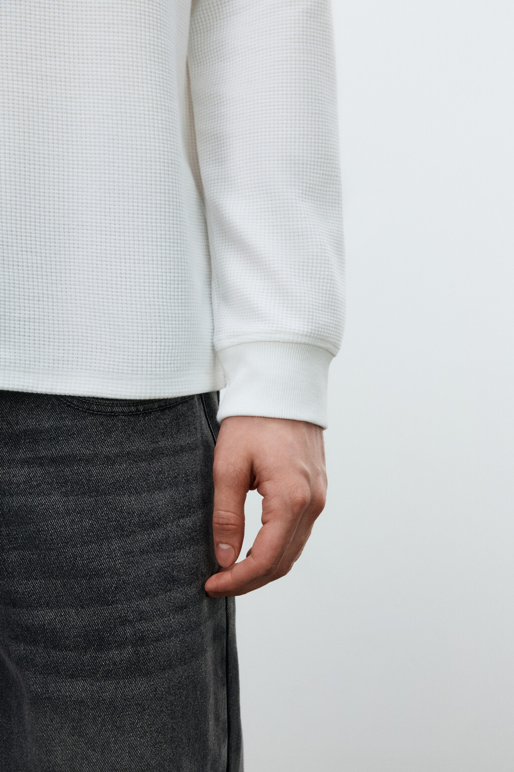 Лонгслив хенли трикотажный на пуговицах - цвет белый - 6