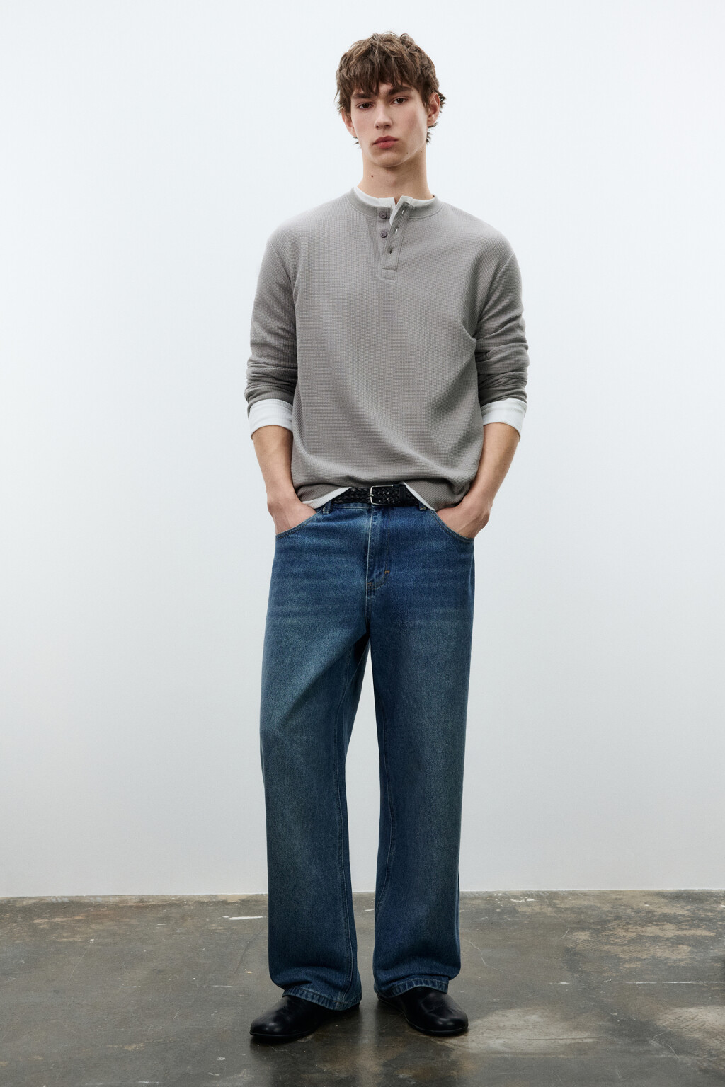 Лонгслив хенли трикотажный на пуговицах - цвет серый - 4