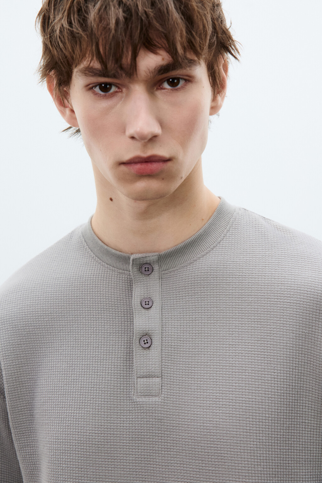 Лонгслив хенли трикотажный на пуговицах - цвет серый - 5