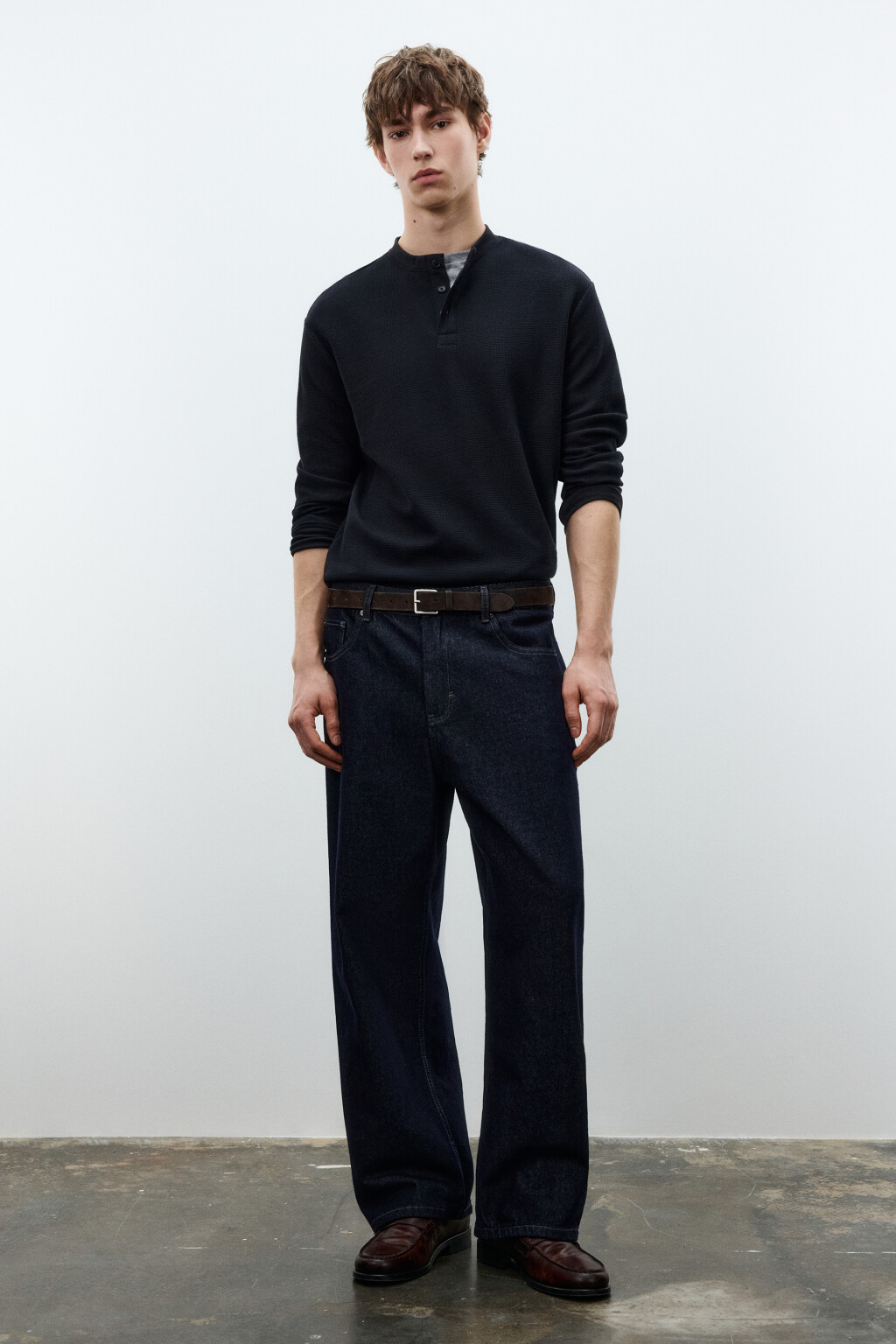 Лонгслив хенли трикотажный на пуговицах - цвет черный - 4