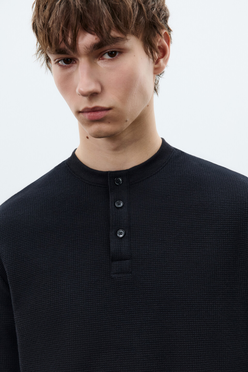 Лонгслив хенли трикотажный на пуговицах - цвет черный - 5