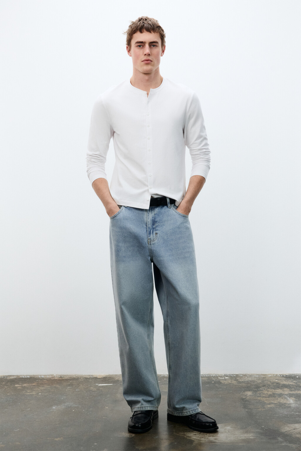 Лонгслив из хлопкового трикотажа на пуговицах - цвет белый - 5