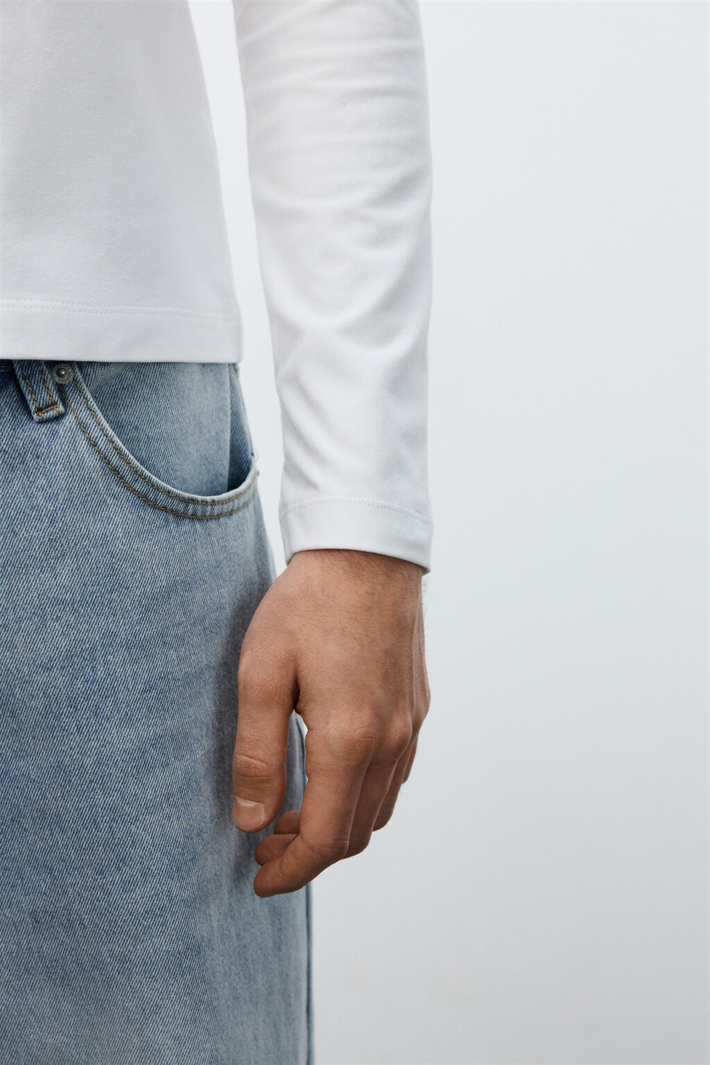 Лонгслив из хлопкового трикотажа на пуговицах - цвет белый - 7