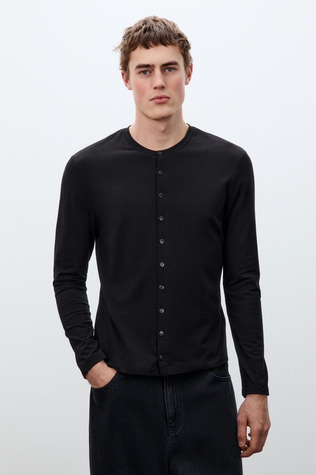 Лонгслив из хлопкового трикотажа на пуговицах - цвет черный - 2