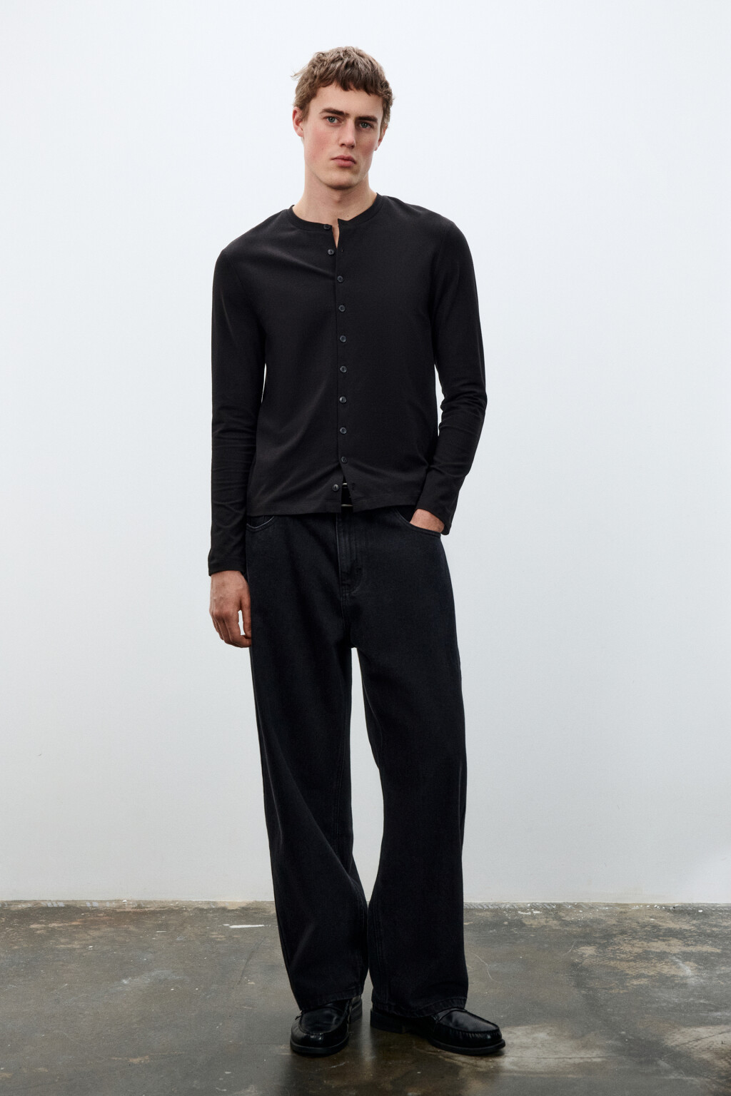 Лонгслив из хлопкового трикотажа на пуговицах - цвет черный - 4