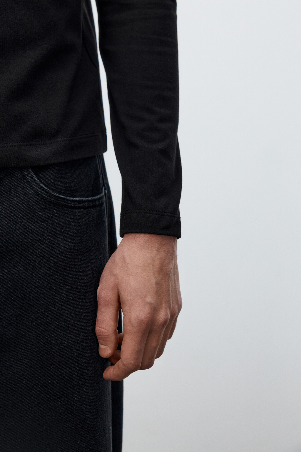 Лонгслив из хлопкового трикотажа на пуговицах - цвет черный - 6