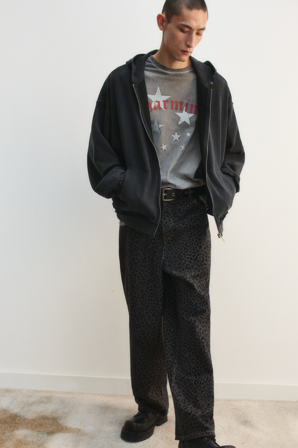 Худи-зипка из футера с вареным эффектом - цвет черный - 2