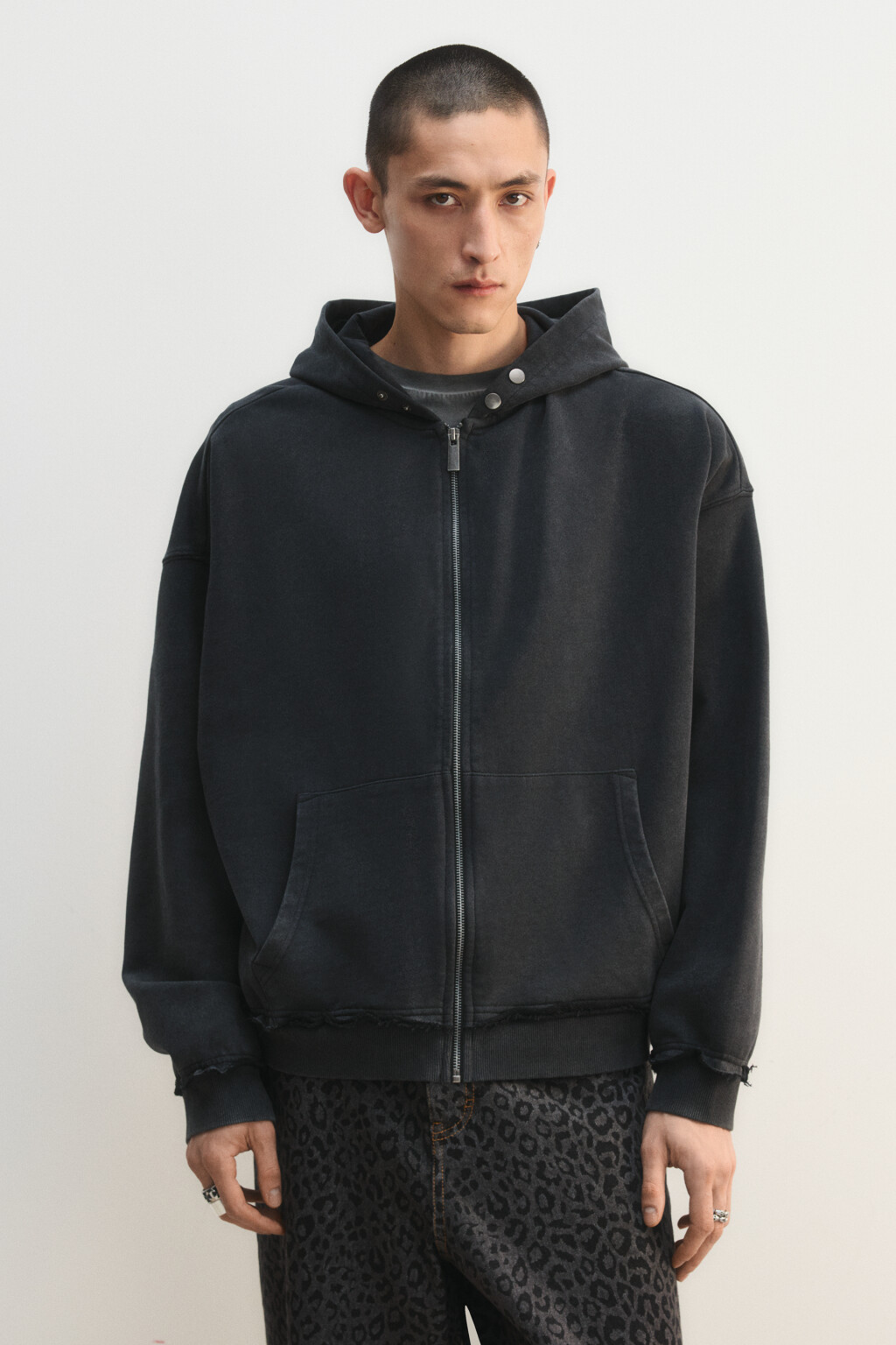 Худи-зипка из футера с вареным эффектом - цвет черный - 3