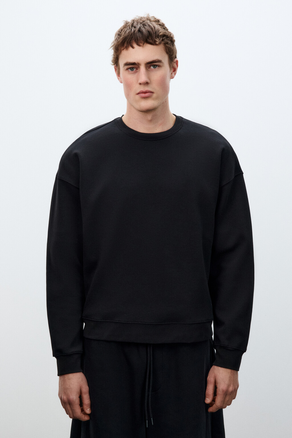 Свитшот базовый удлиненный - цвет черный - 2