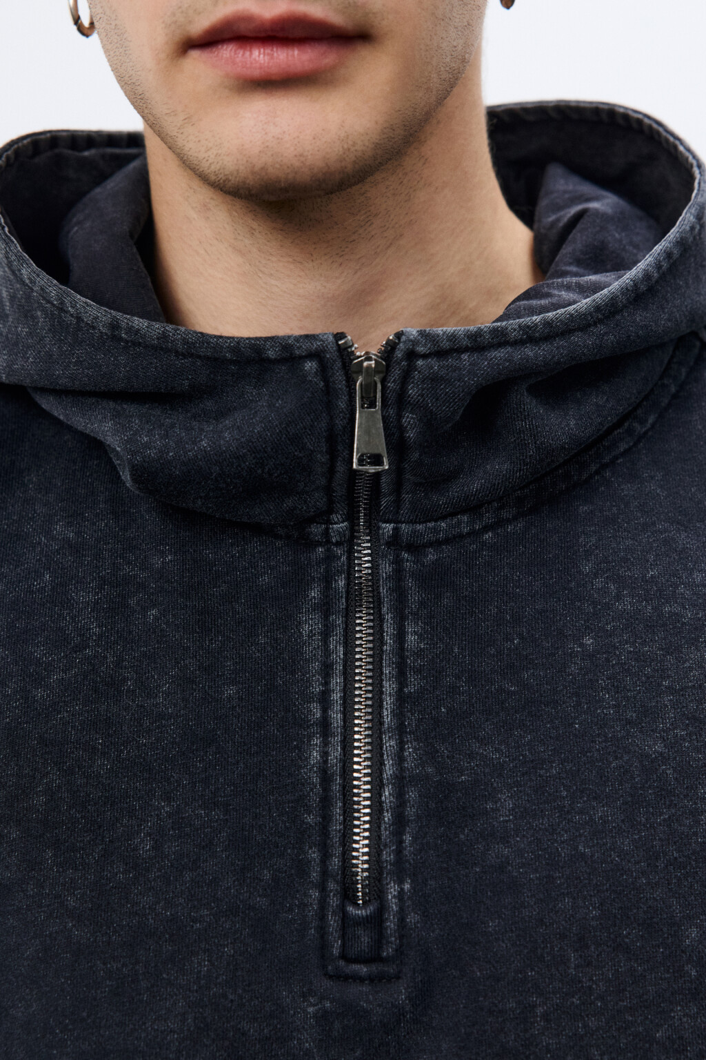 Худи с вареным эффектом и молнией на груди - цвет серый - 5