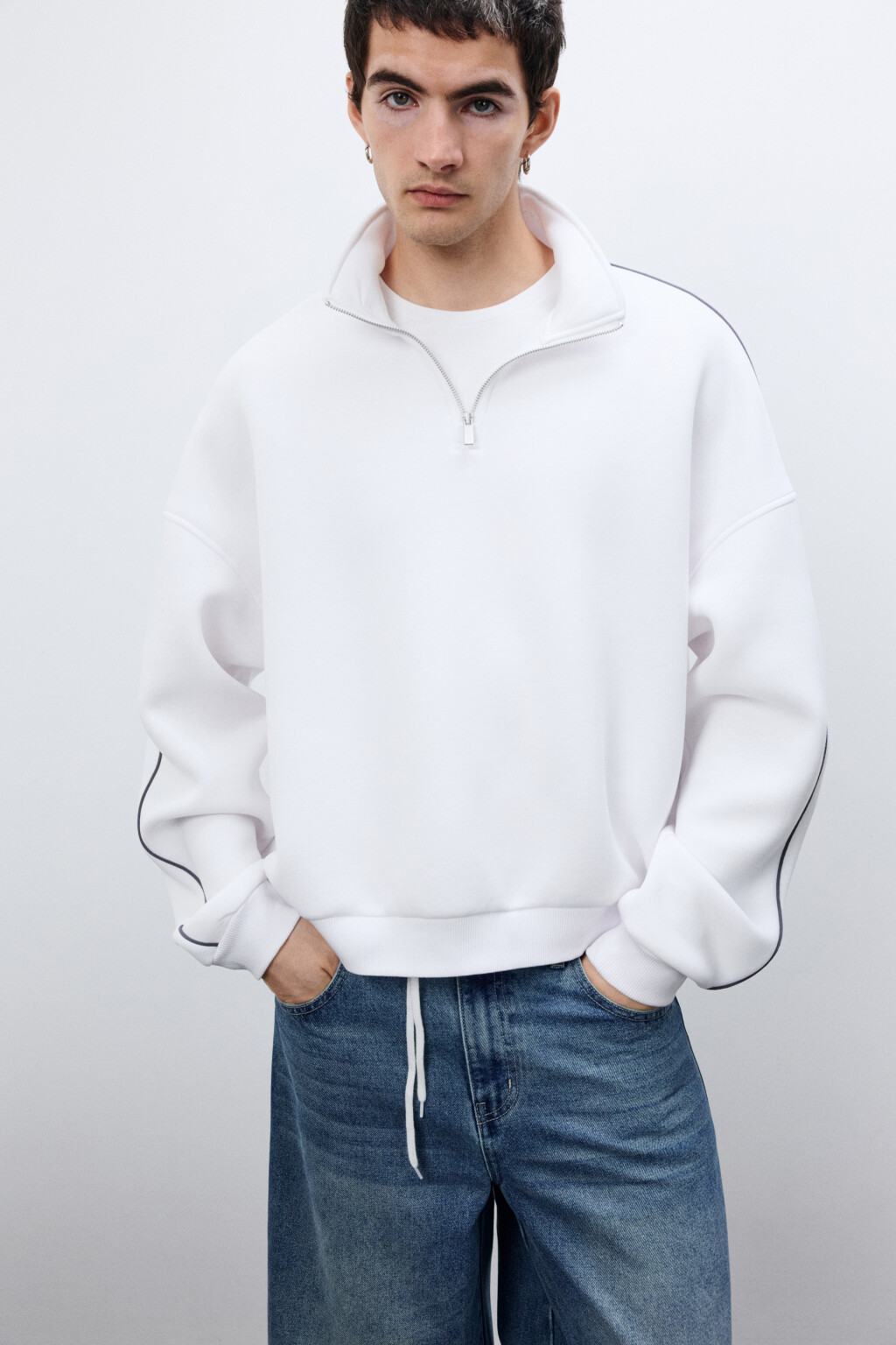 Джемпер с молнией на груди - цвет белый - 1