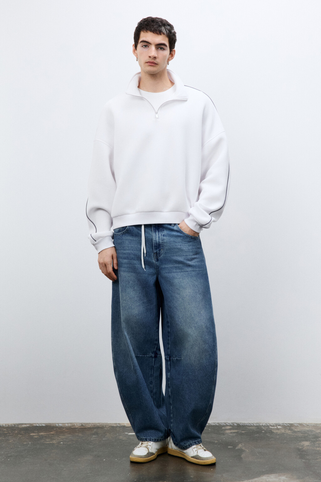 Джемпер с молнией на груди - цвет белый - 5