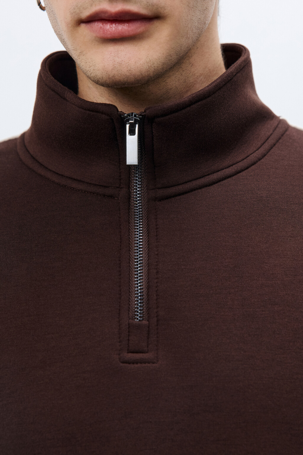 Джемпер с молнией на груди - цвет коричневый - 5