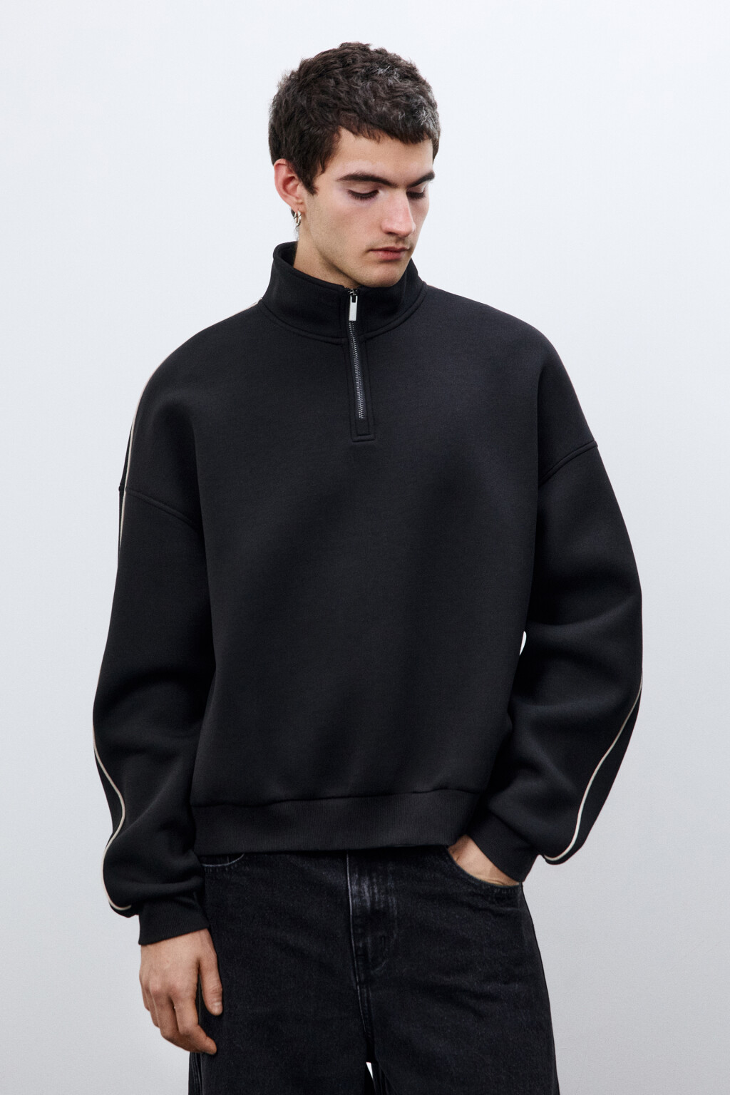 Джемпер с молнией на груди - цвет черный - 3