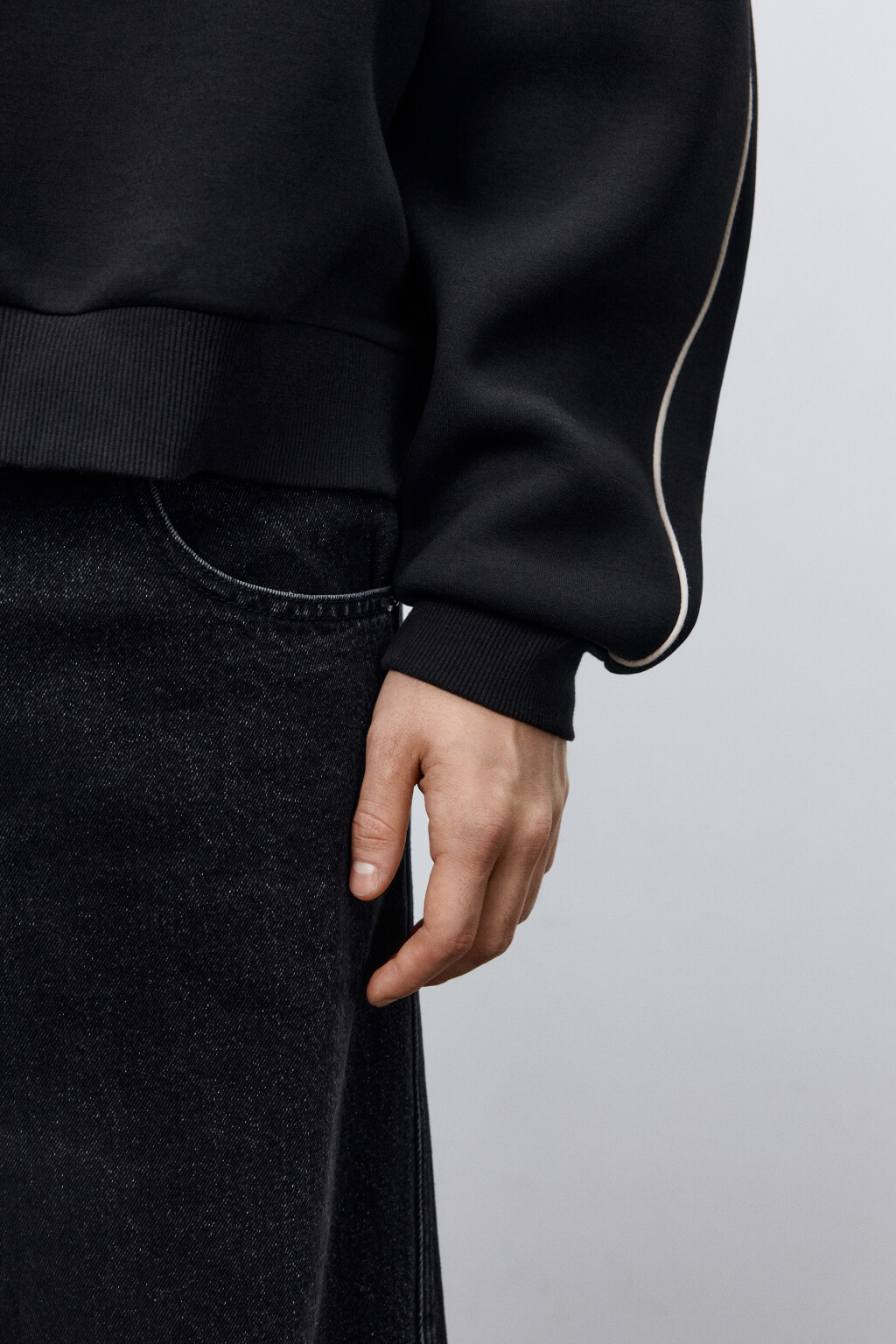 Джемпер с молнией на груди - цвет черный - 7