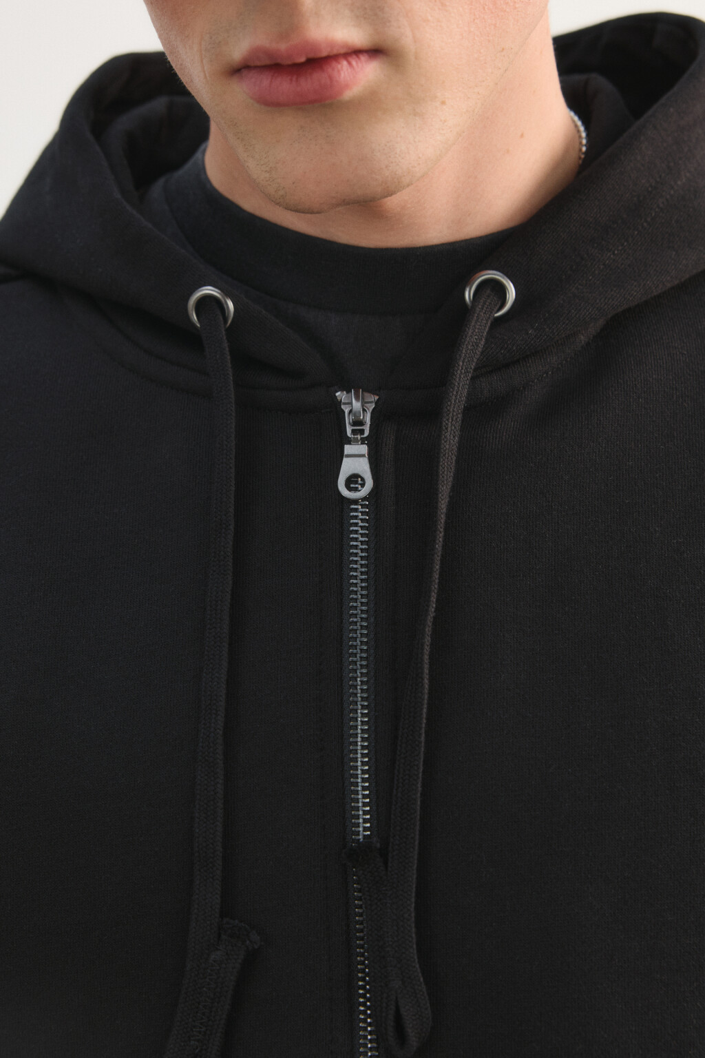 Худи-зипка из футера с принтом на спине - цвет черный - 6