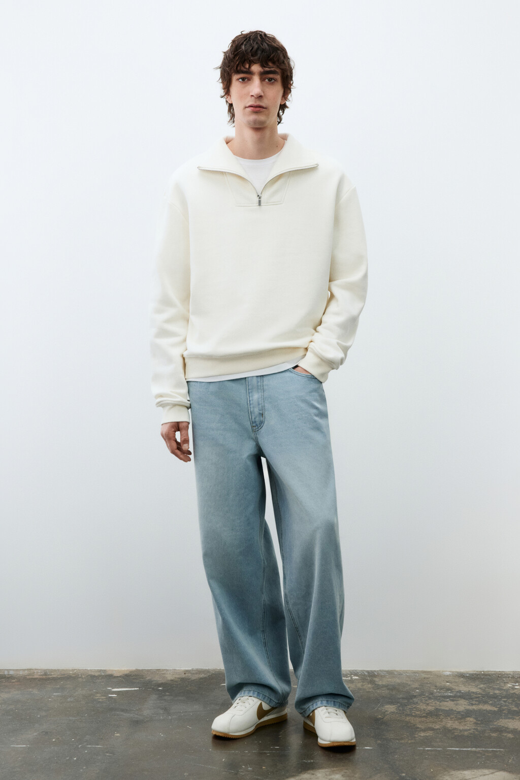 Худи из футера с воротником-стойкой на молнии - цвет белый - 4