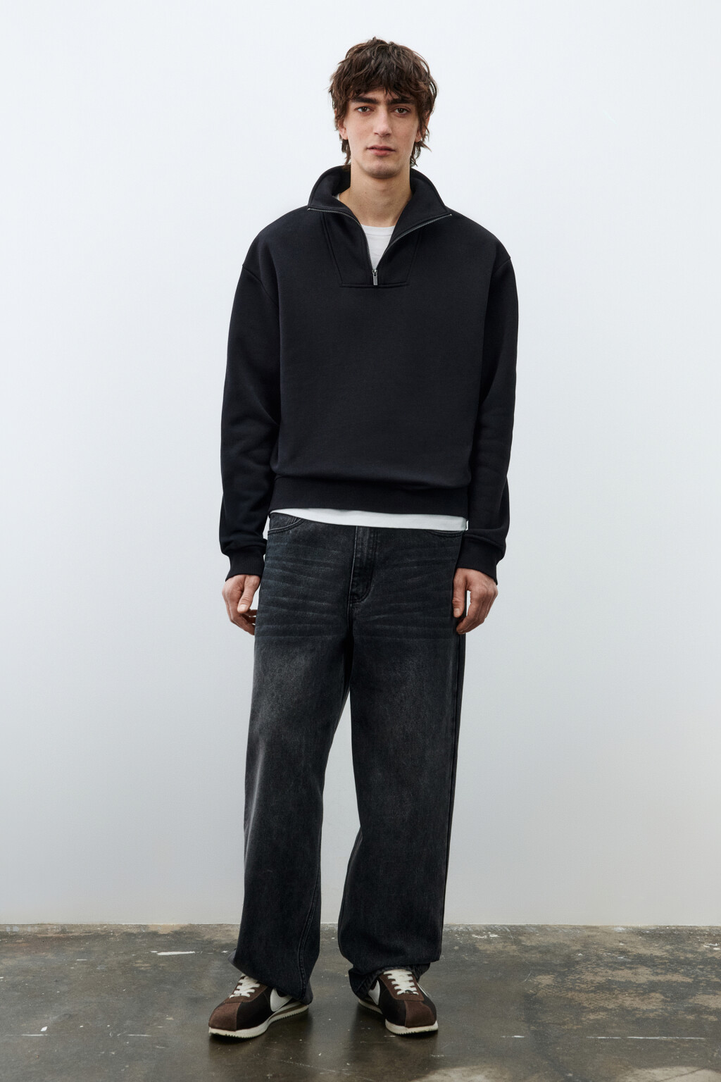 Худи из футера с воротником-стойкой на молнии - цвет черный - 5