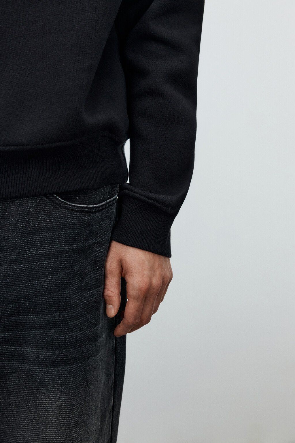 Худи из футера с воротником-стойкой на молнии - цвет черный - 7