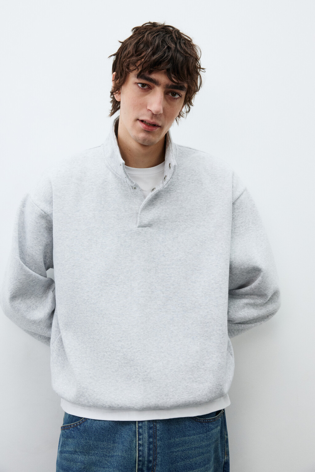 Свитшот из футера с воротником-стойкой на кнопках - цвет серый - 1