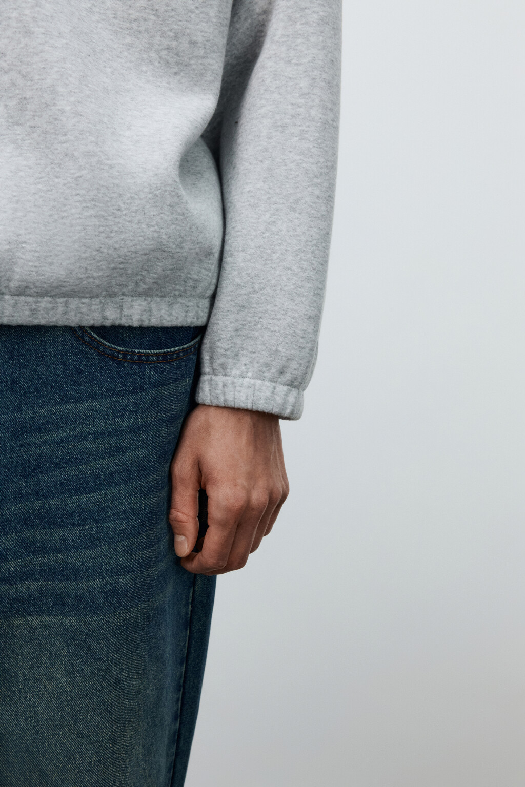 Свитшот из футера с воротником-стойкой на кнопках - цвет серый - 6