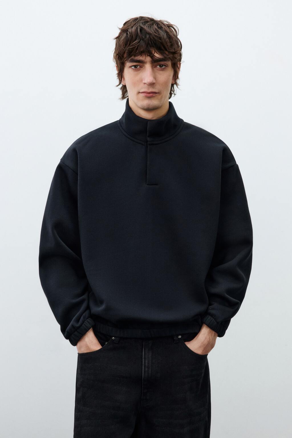 Свитшот из футера с воротником-стойкой на кнопках - цвет черный - 3