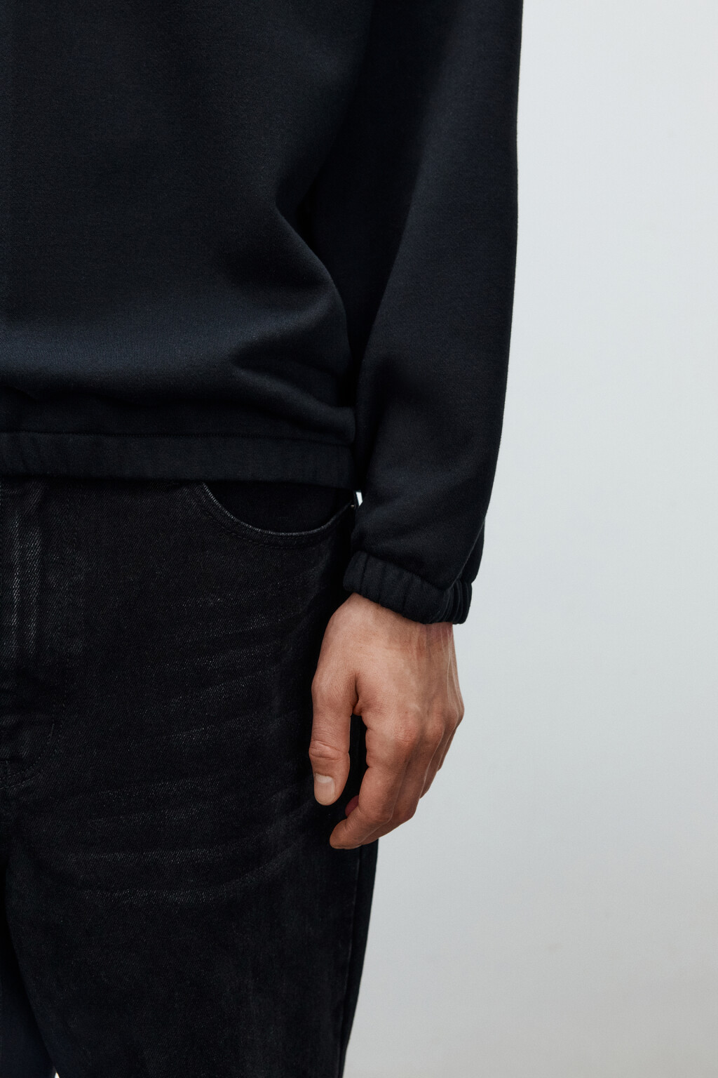 Свитшот из футера с воротником-стойкой на кнопках - цвет черный - 7